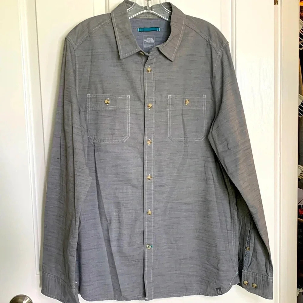 EUC MENS THE NORTH FACE BUTTON FRONT SHIRT SIZE LARGE BLUE/GRAY COLOR